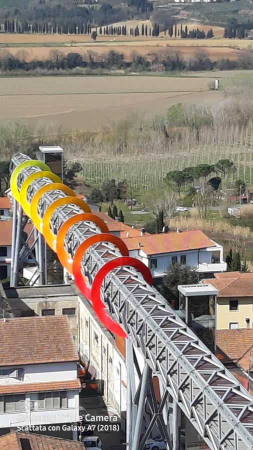 Il Paradiso Sopra Le Nuvole Peccioli Exteriör bild